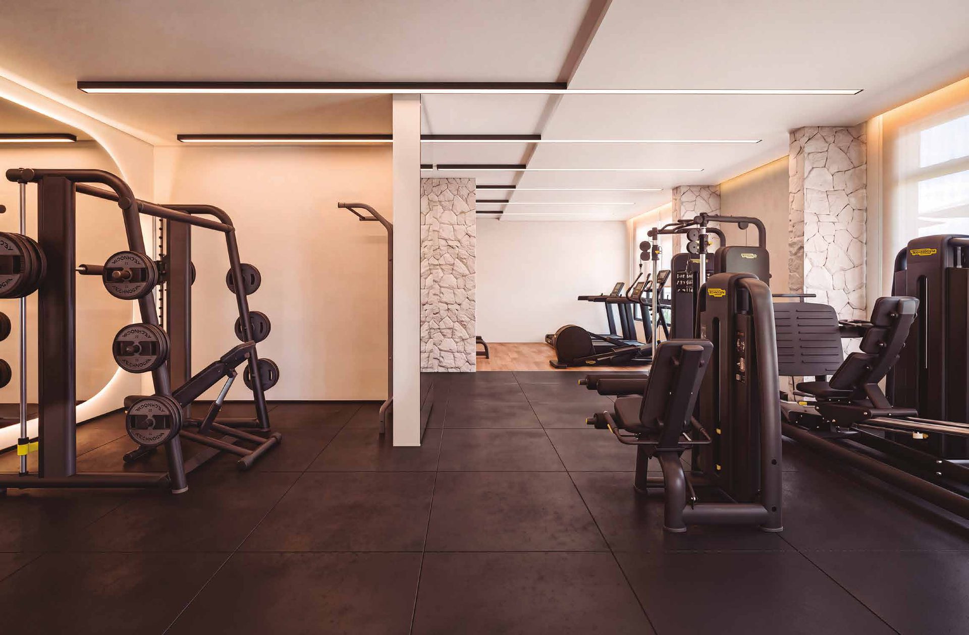 Academia do Elysium equipada com aparelhos de musculação Technogym
